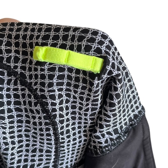 Lululemon Outrun Tight Size 4 Fall Net White Black / Black - Picture 13 of 14